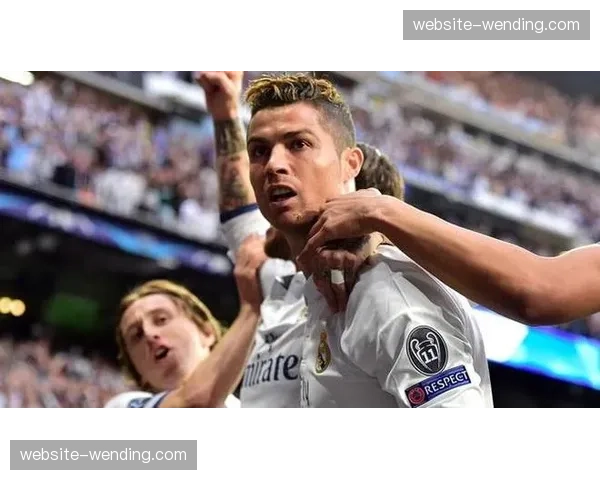 “半场：马德里竞技0-1赫罗纳，多夫比克头球破门”